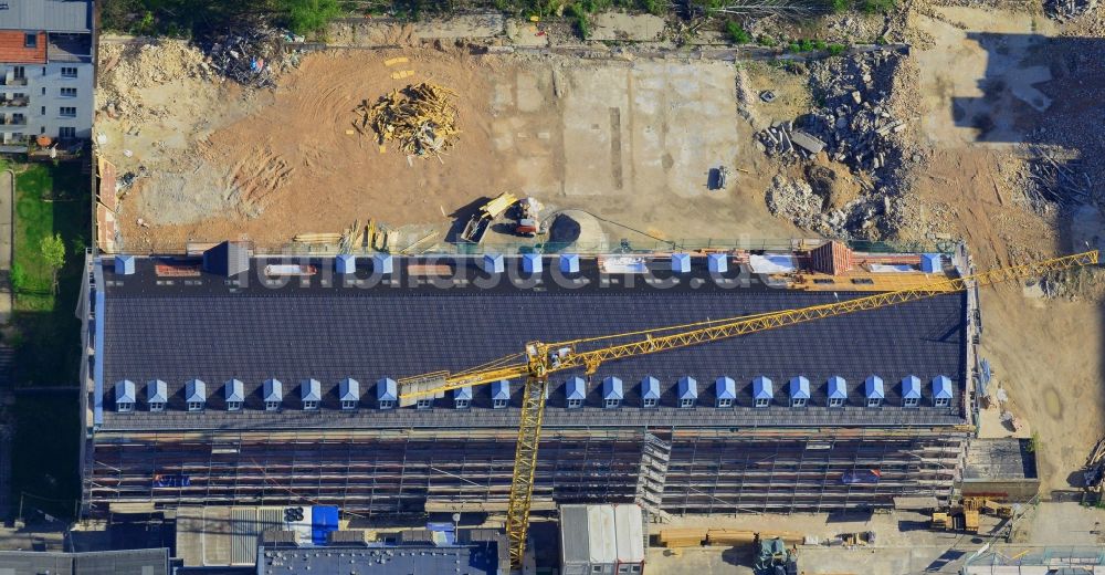 Luftaufnahme Berlin - Baustelle zum Neubau des Wohnneubau- Bauvorhaben Carrée Alte Post in der Dottistraße in Berlin Lichtenberg