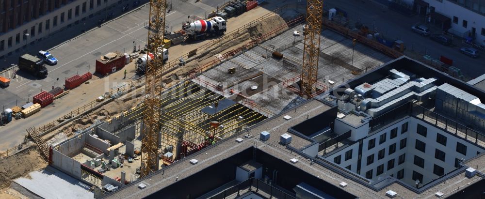 Berlin Prenzlauer Berg aus der Vogelperspektive: Baustelle zum Neubau des Wohnquartier am Alexanderplatz in Berlin