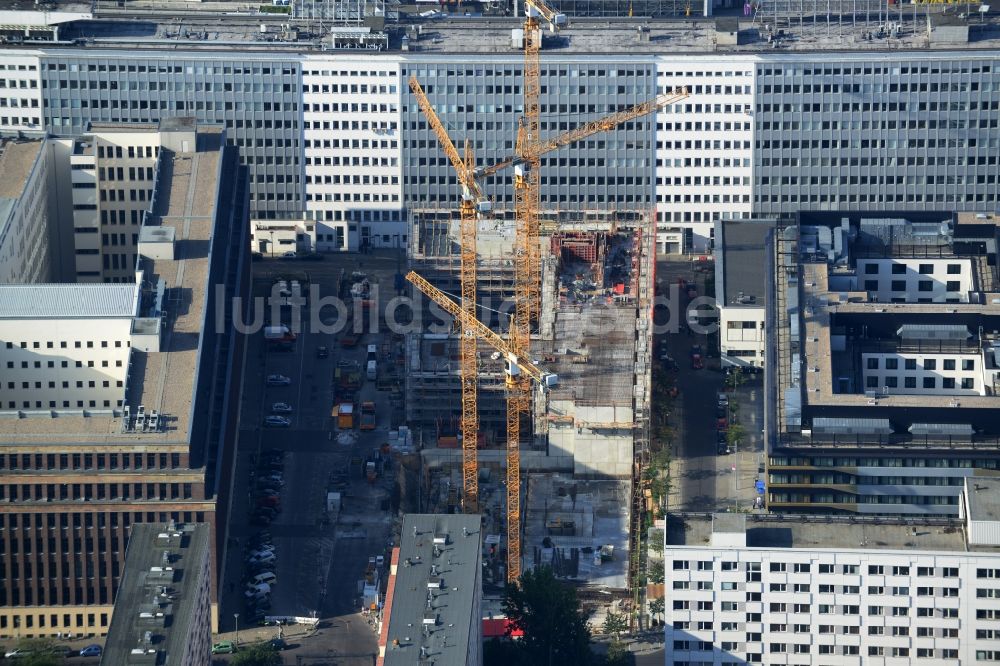 Berlin Mitte von oben - Baustelle zum Neubau des Wohnquartier am Alexanderplatz in Berlin