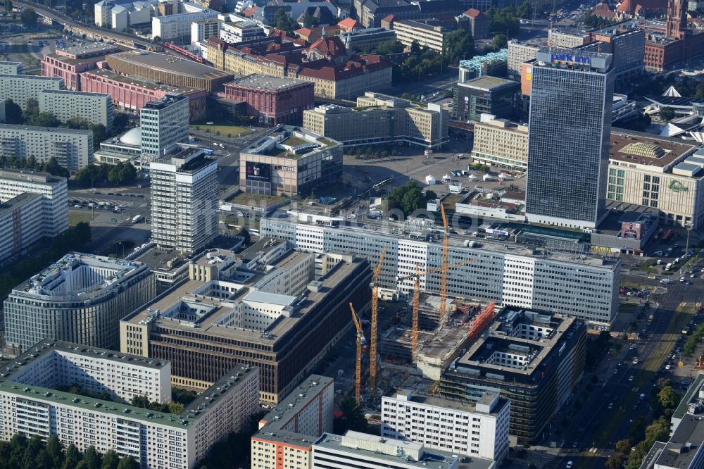 Luftaufnahme Berlin Mitte - Baustelle zum Neubau des Wohnquartier am Alexanderplatz in Berlin