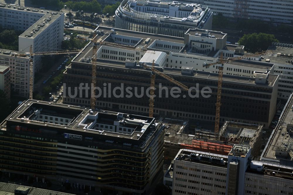 Berlin Mitte von oben - Baustelle zum Neubau des Wohnquartier am Alexanderplatz in Berlin