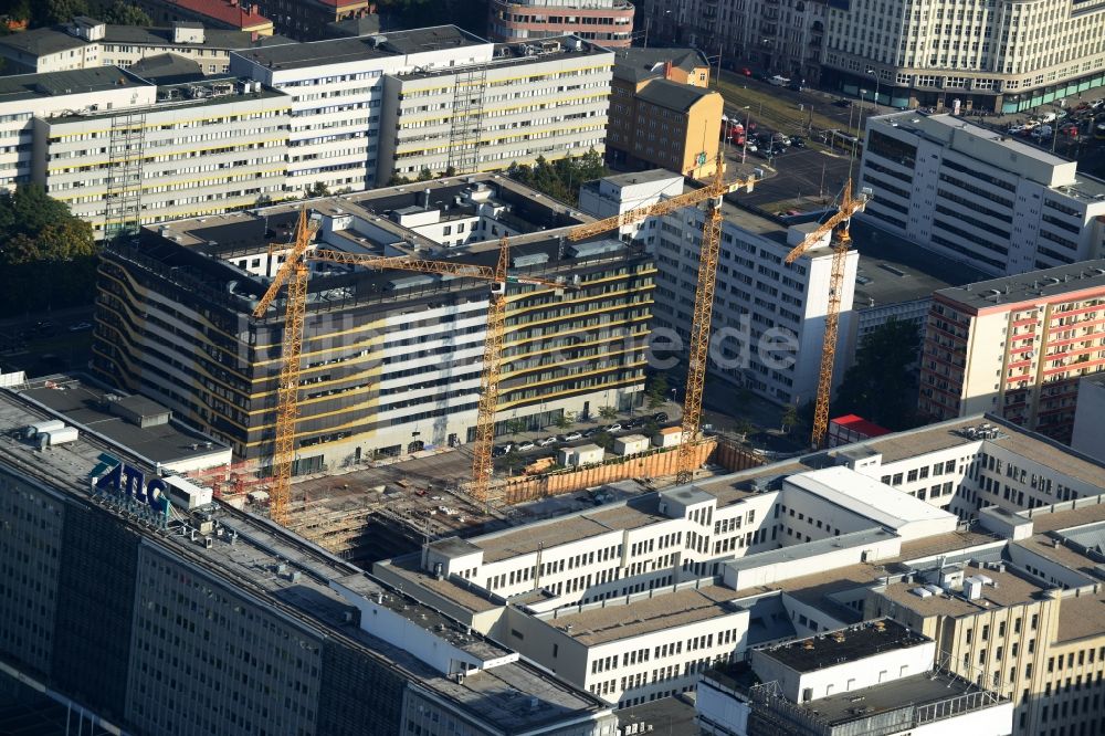 Berlin Mitte von oben - Baustelle zum Neubau des Wohnquartier am Alexanderplatz in Berlin