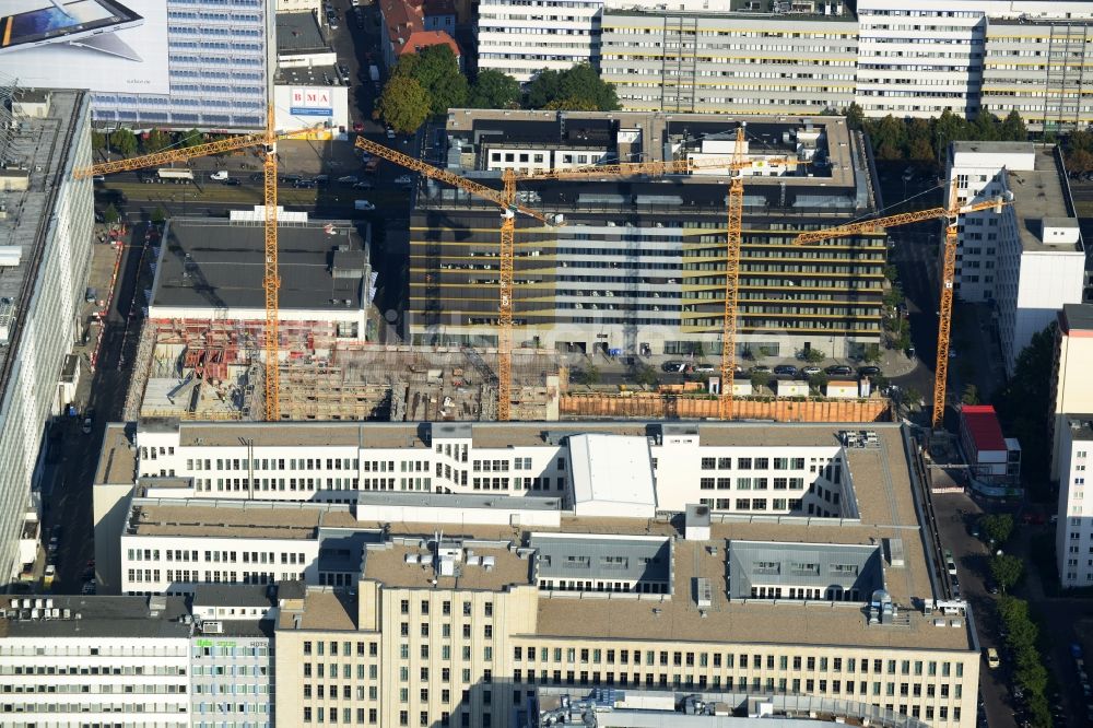 Luftaufnahme Berlin Mitte - Baustelle zum Neubau des Wohnquartier am Alexanderplatz in Berlin