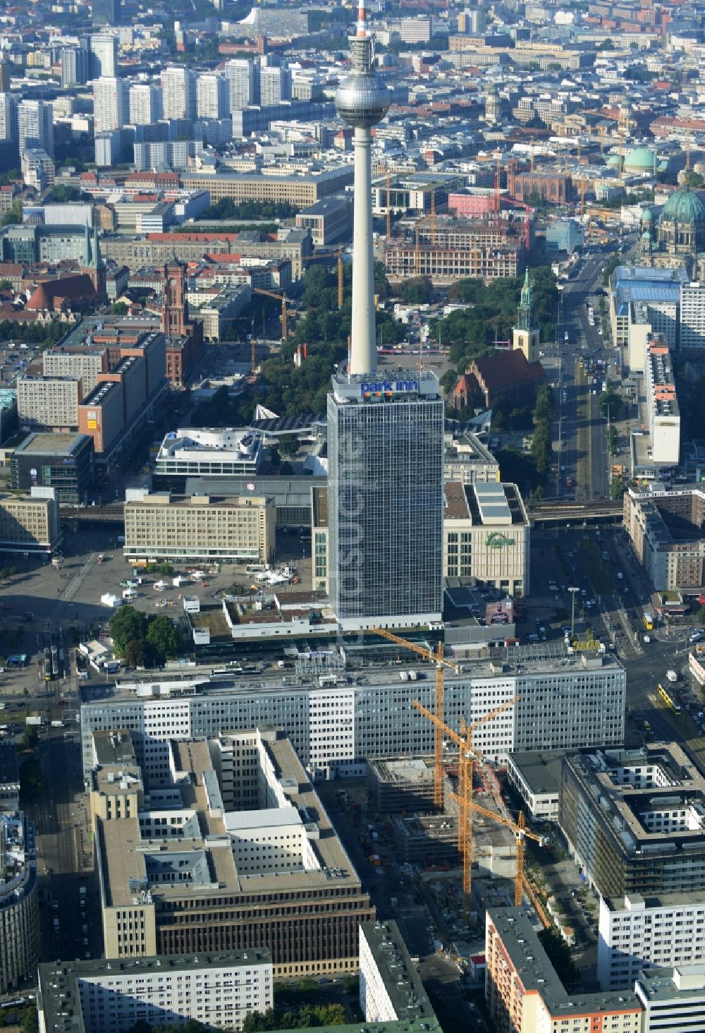 Luftaufnahme Berlin Mitte - Baustelle zum Neubau des Wohnquartier am Alexanderplatz in Berlin