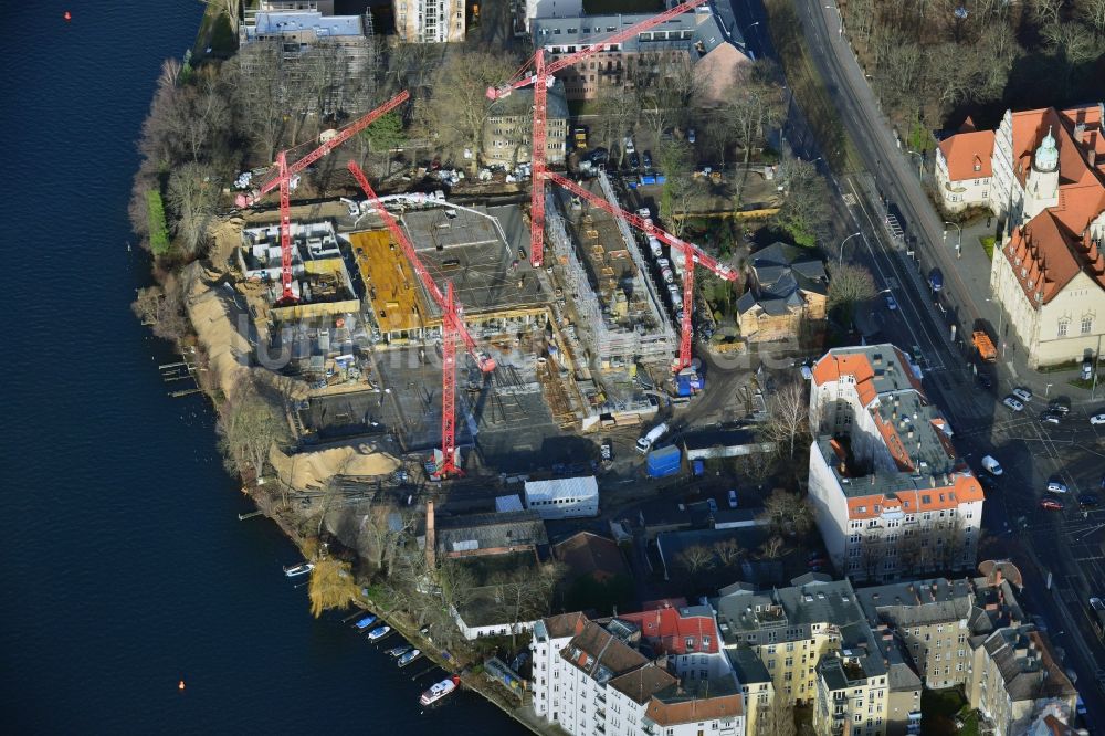 Luftbild Berlin Köpenick - Baustelle zum Neubau des WOHNQUARTIER UFERKRONE am Ufer der Spree an der Lindenstraße in Berlin Köpenick