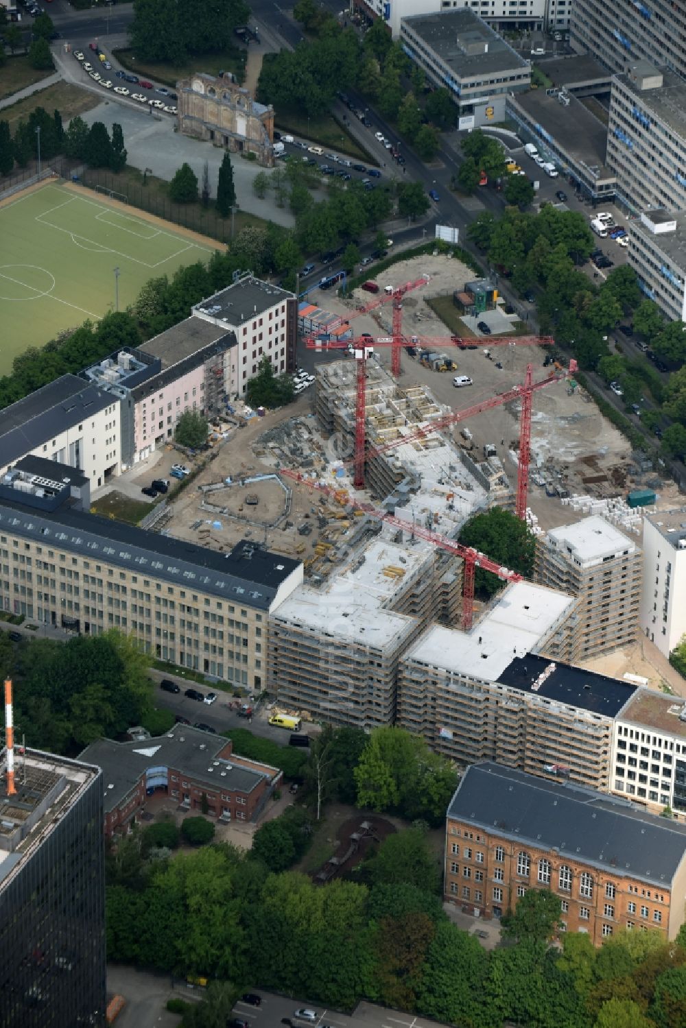 Luftbild Berlin - Baustelle zum Neubau des Wohnquartiers „Metronom“ im Stadtteil Kreuzberg in Berlin