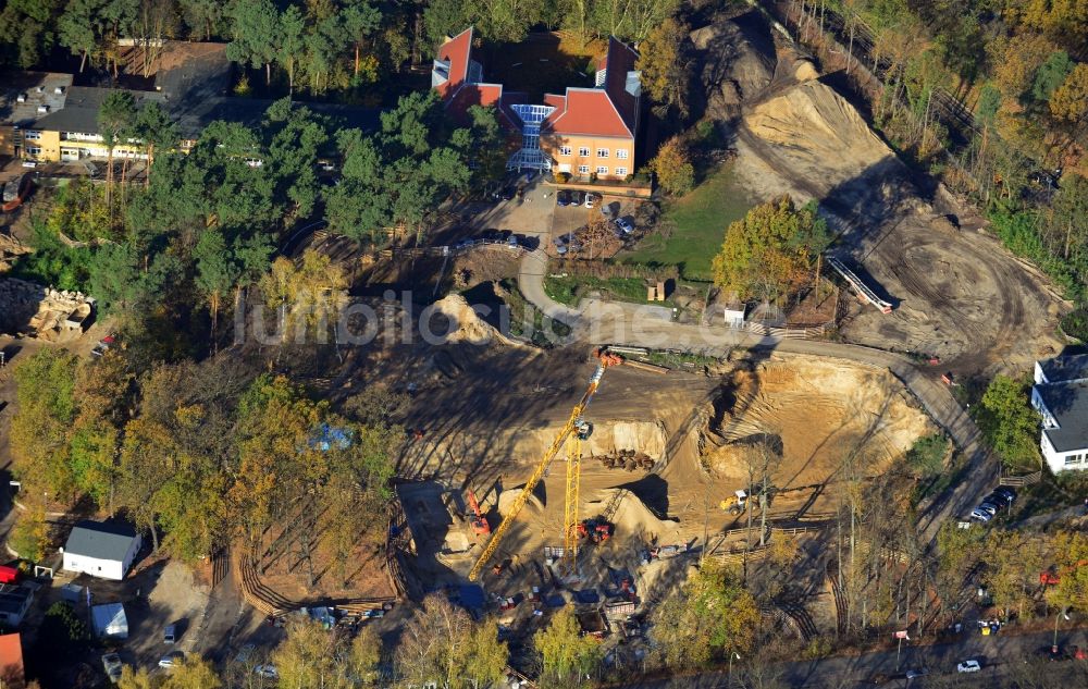 Luftaufnahme Berlin OT Dahlem - Baustelle zum Neubau der Wohnsiedlung OSKAR HELENE PARK an der Clayallee im Steglitz-Zehlendorf in Berlin