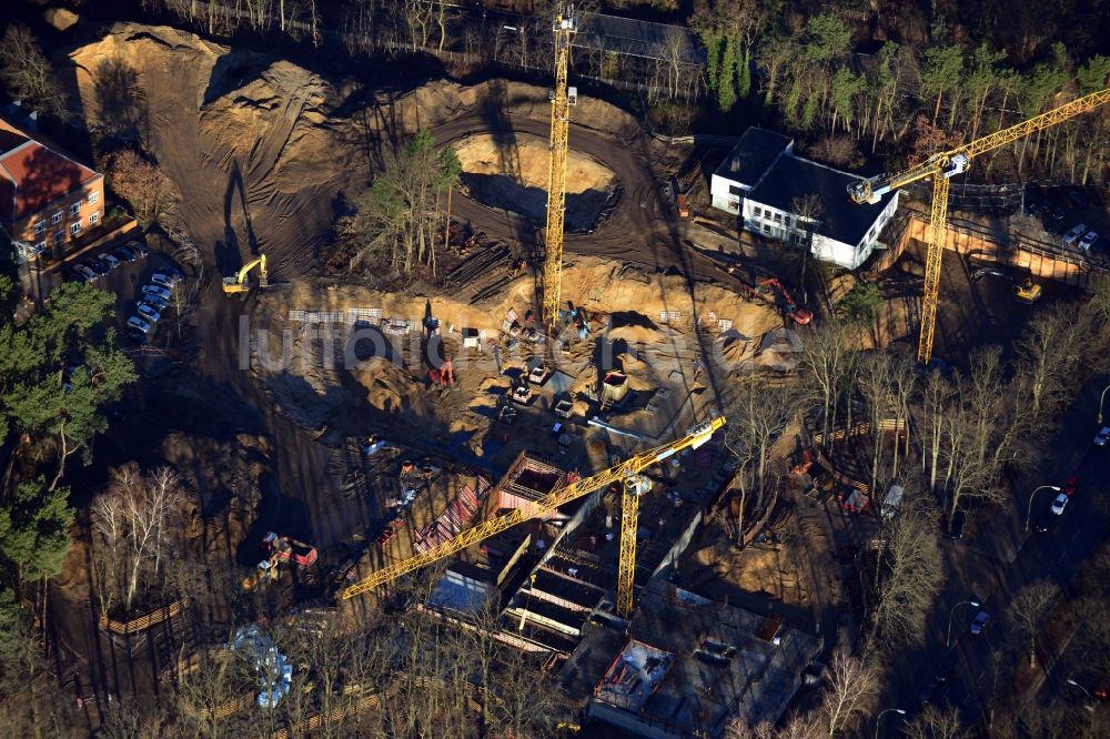 Luftbild Berlin OT Dahlem - Baustelle zum Neubau der Wohnsiedlung OSKAR HELENE PARK an der Clayallee im Steglitz-Zehlendorf in Berlin