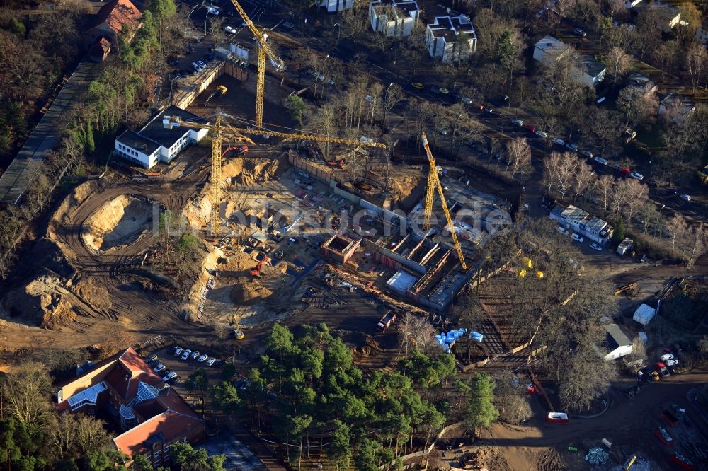 Berlin OT Dahlem von oben - Baustelle zum Neubau der Wohnsiedlung OSKAR HELENE PARK an der Clayallee im Steglitz-Zehlendorf in Berlin