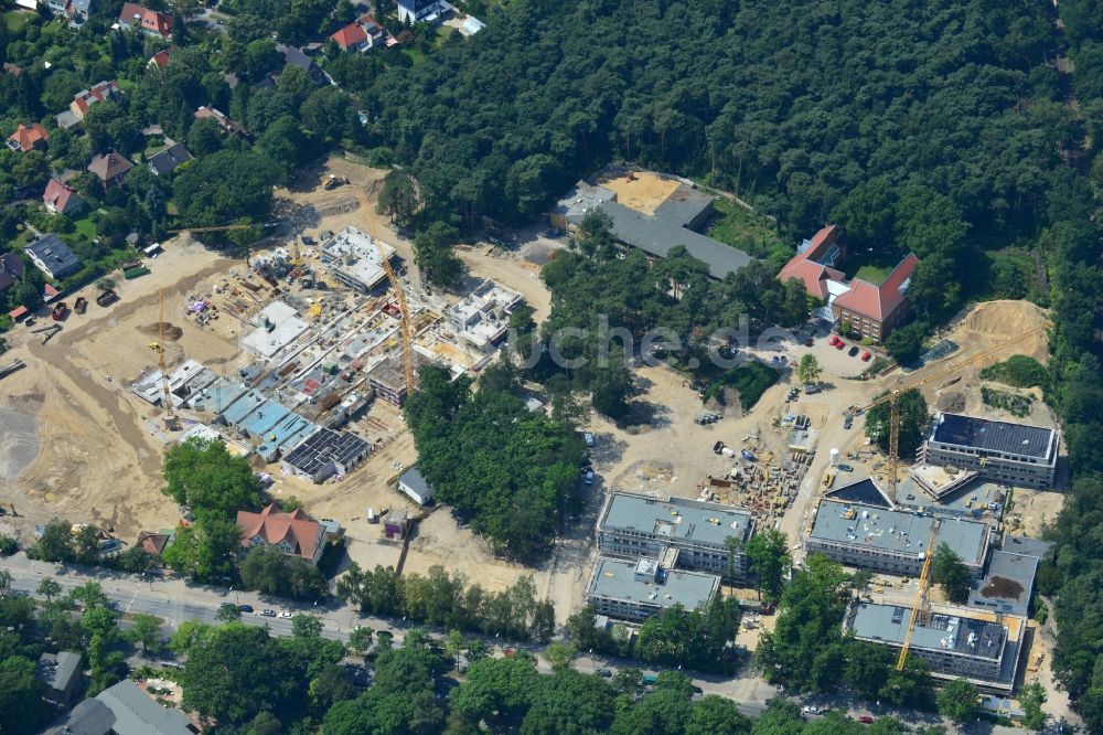 Berlin OT Dahlem von oben - Baustelle zum Neubau der Wohnsiedlung OSKAR HELENE PARK an der Clayallee im Steglitz-Zehlendorf in Berlin