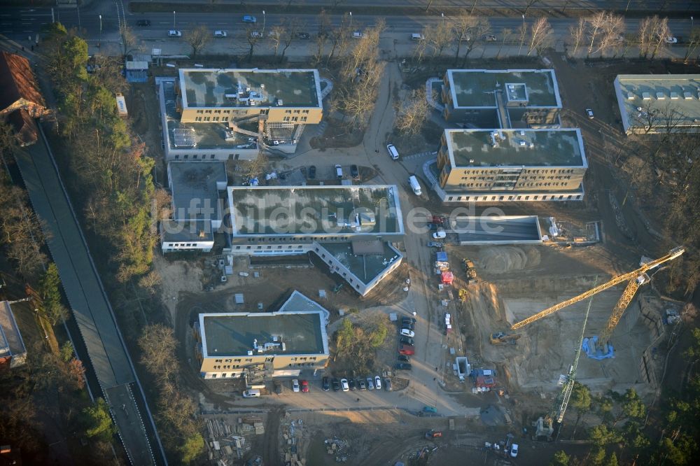 Berlin , Dahlem von oben - Baustelle zum Neubau der Wohnsiedlung OSKAR HELENE PARK an der Clayallee im Steglitz-Zehlendorf in Berlin