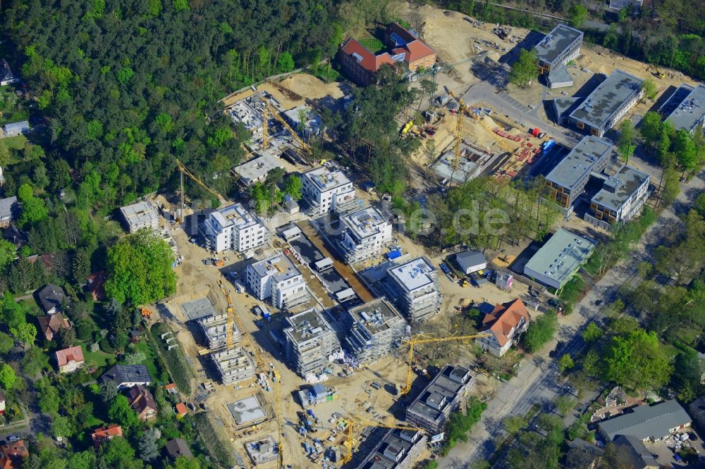 Berlin , Dahlem aus der Vogelperspektive: Baustelle zum Neubau der Wohnsiedlung OSKAR HELENE PARK an der Clayallee im Steglitz-Zehlendorf in Berlin