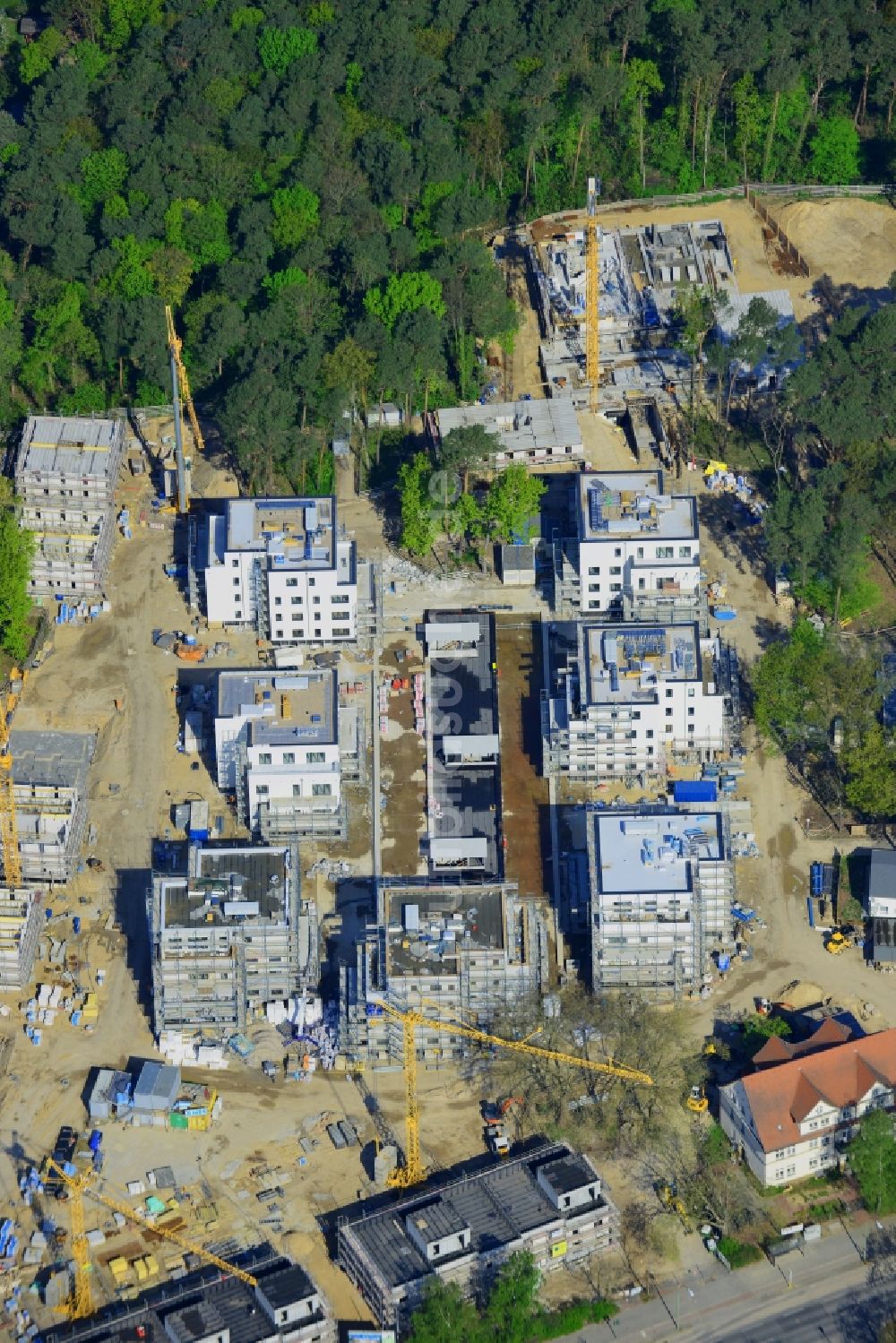 Luftaufnahme Berlin , Dahlem - Baustelle zum Neubau der Wohnsiedlung OSKAR HELENE PARK an der Clayallee im Steglitz-Zehlendorf in Berlin