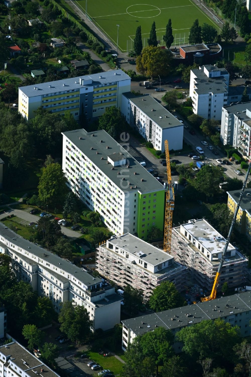 Berlin von oben - Baustelle zum Neubau zwei Wohnhäuser Duo Novo im Ortsteil Mariendorf in Berlin, Deutschland