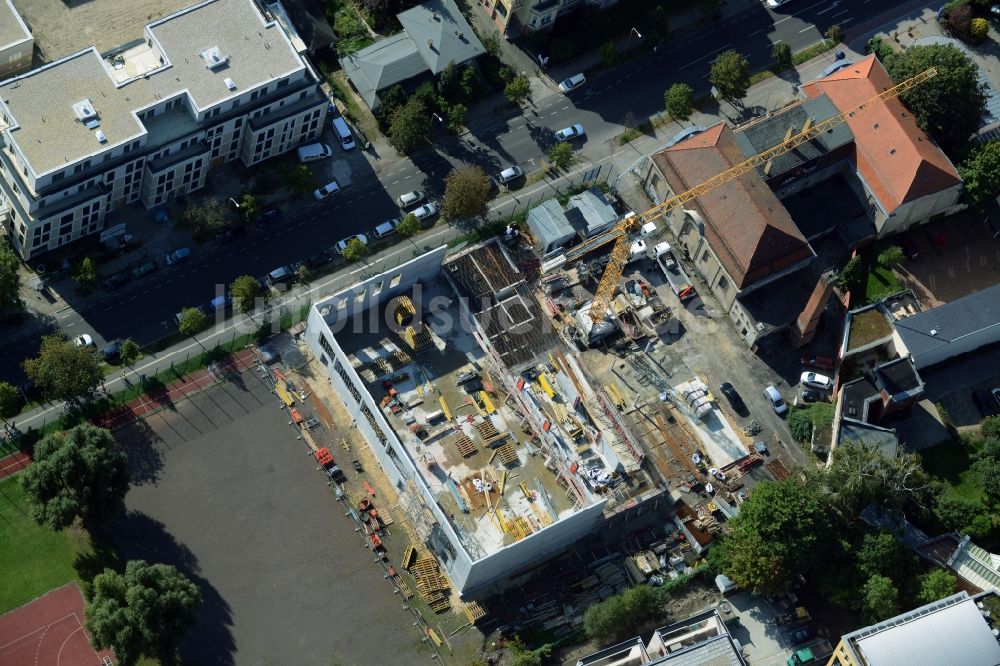 Luftaufnahme Potsdam - Baustelle zum Neubau einer Zweifachsporthalle in der Kurfürstenstraße in Potsdam im Bundesland Brandenburg