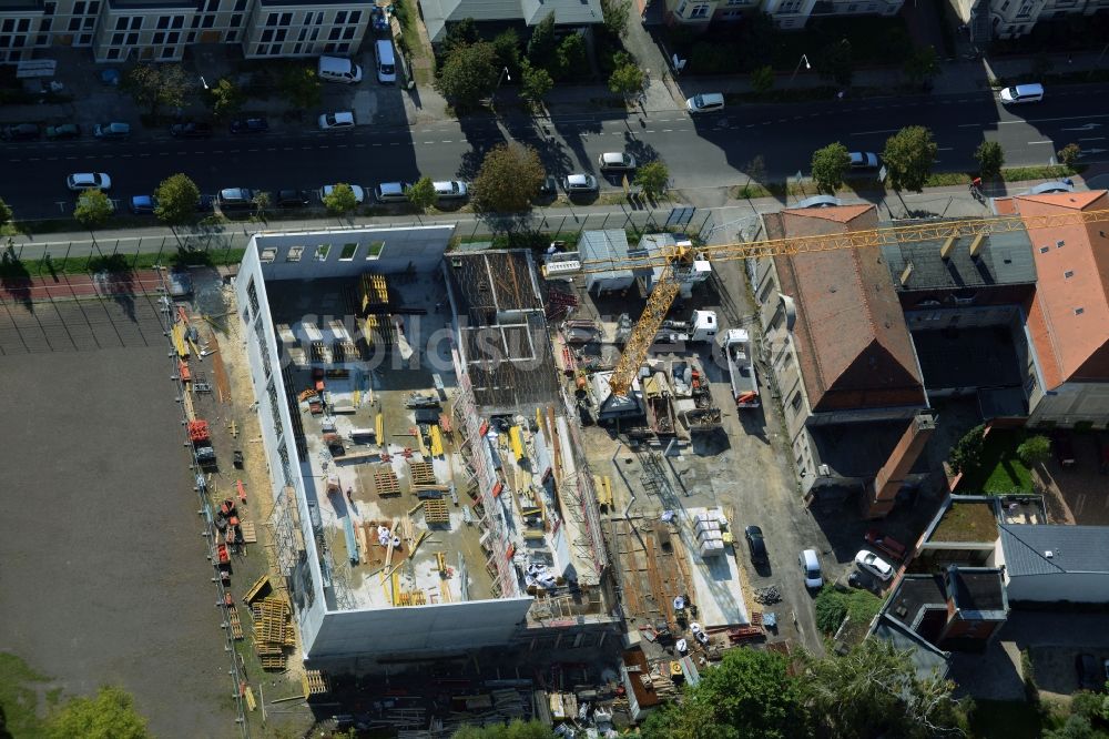 Potsdam von oben - Baustelle zum Neubau einer Zweifachsporthalle in der Kurfürstenstraße in Potsdam im Bundesland Brandenburg