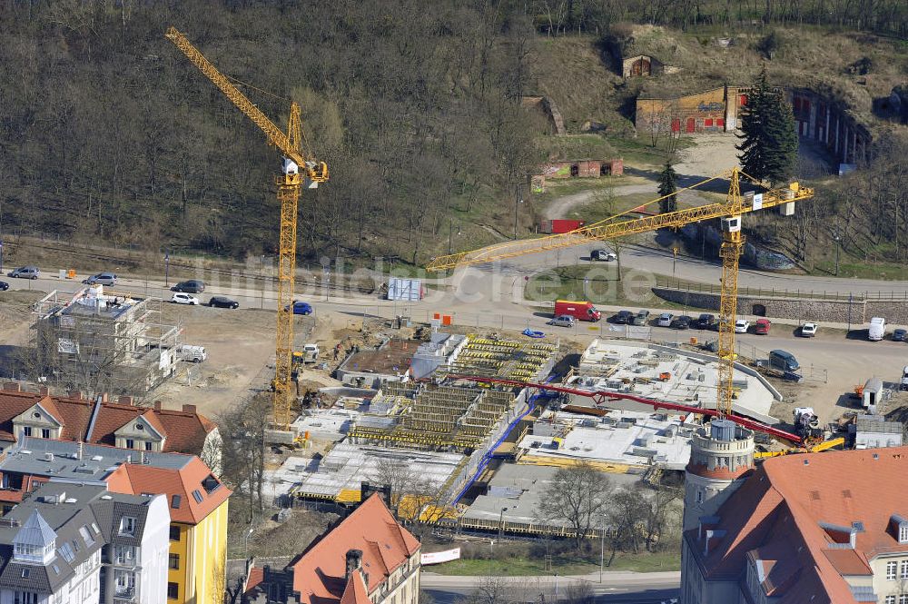 Magdeburg aus der Vogelperspektive: Baustelle zum Rohbau eines Mehrfamilienhauses im Entwicklungsgebiet Elbbahnhof in Magdeburg im Bundesland Sachsen-Anhalt