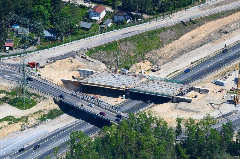 Luftaufnahme Birkenwerder - Baustelle zum Sanierung und Instandsetzung des Autobahn- Brückenbauwerk der B96 und BAB A10 im Ortsteil Borgsdorf in Birkenwerder im Bundesland Brandenburg, Deutschland