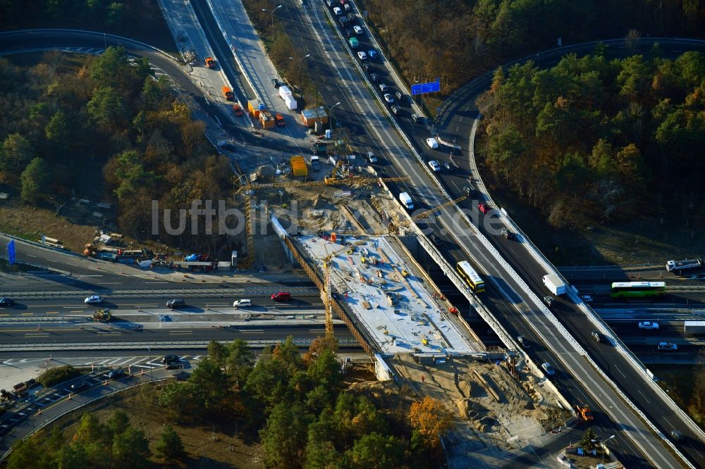 Luftbild Berlin - Baustelle zum Sanierung und Instandsetzung des Autobahn- Brückenbauwerk BAB A115 - B1 im Ortsteil Zehlendorf in Berlin, Deutschland