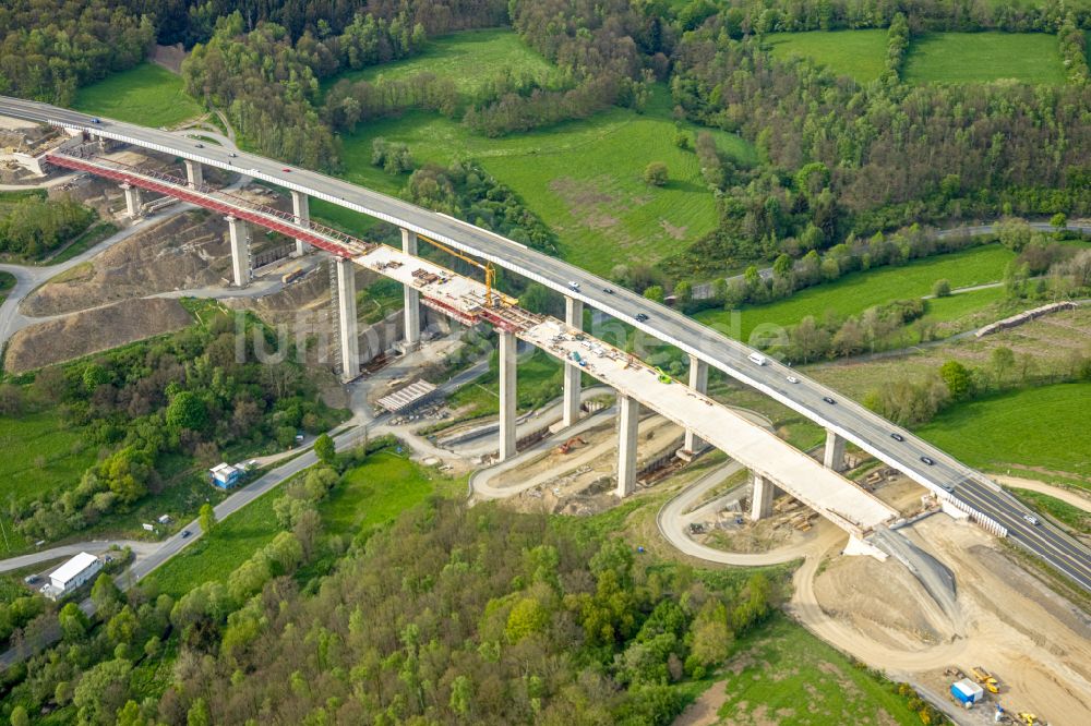 Luftaufnahme Rinsdorf - Baustelle zum Sanierung und Instandsetzung des Autobahn- Brückenbauwerk BAB A45 Talbrücke Rinsdorf in Rinsdorf im Bundesland Nordrhein-Westfalen, Deutschland