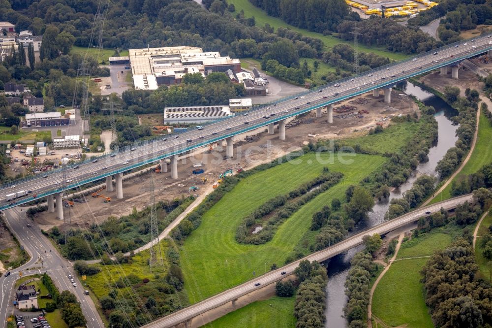 Hagen aus der Vogelperspektive: Baustelle zum Sanierung und Instandsetzung des Autobahn- Brückenbauwerk Lennetalbrücke der BAB A45 in Hagen im Bundesland Nordrhein-Westfalen, Deutschland