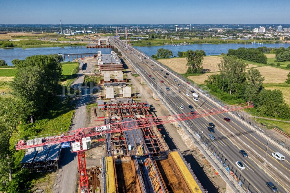 Leverkusen von oben - Baustelle zum Sanierung und Instandsetzung des Autobahn- Brückenbauwerk Leverkusener Rheinbrücke in Leverkusen im Bundesland Nordrhein-Westfalen, Deutschland