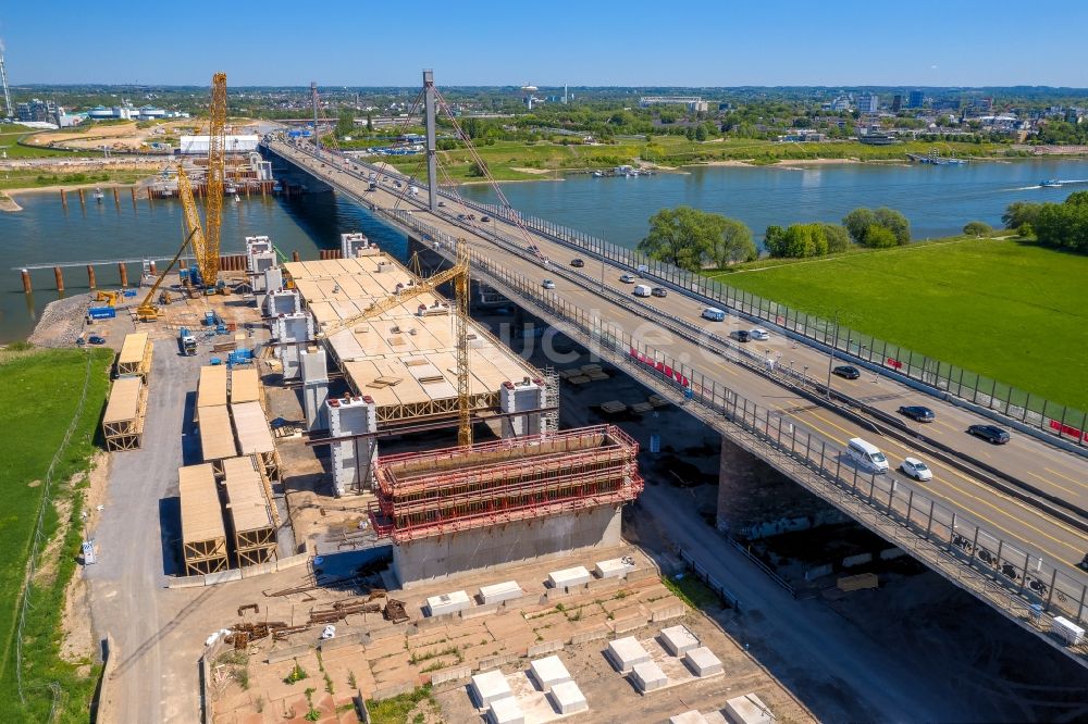 Leverkusen von oben - Baustelle zum Sanierung und Instandsetzung des Autobahn- Brückenbauwerk Leverkusener Rheinbrücke in Leverkusen im Bundesland Nordrhein-Westfalen, Deutschland