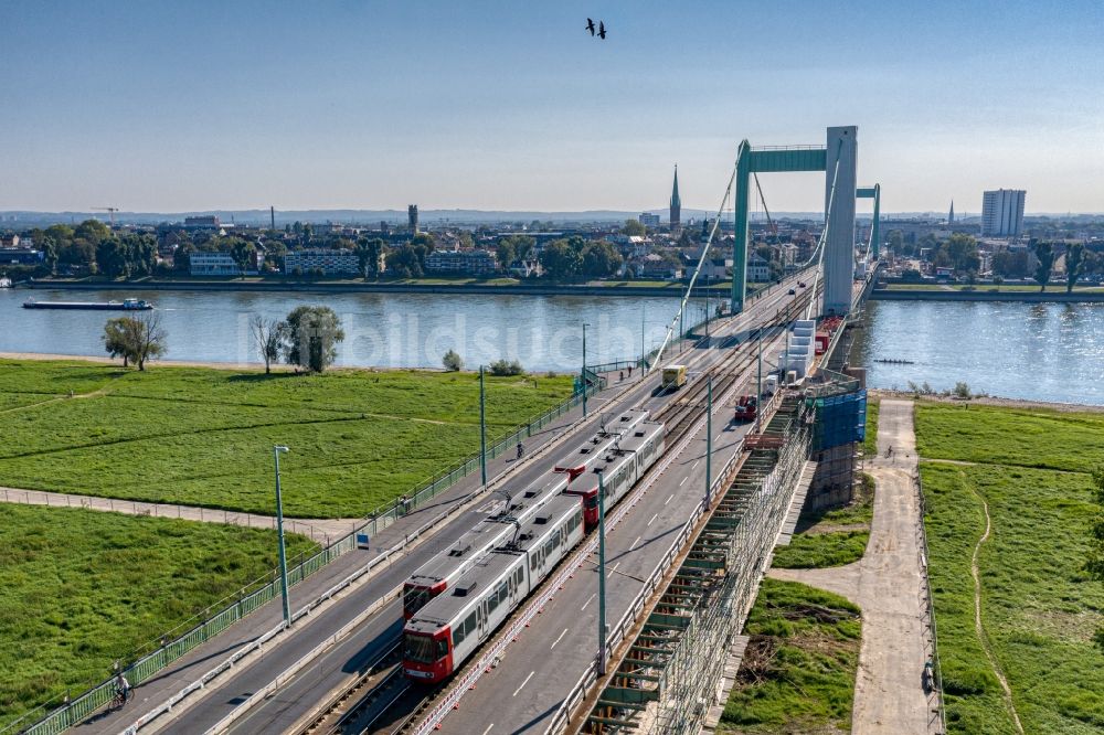 Leverkusen aus der Vogelperspektive: Baustelle zum Sanierung und Instandsetzung des Autobahn- Brückenbauwerk Leverkusener Rheinbrücke in Leverkusen im Bundesland Nordrhein-Westfalen, Deutschland