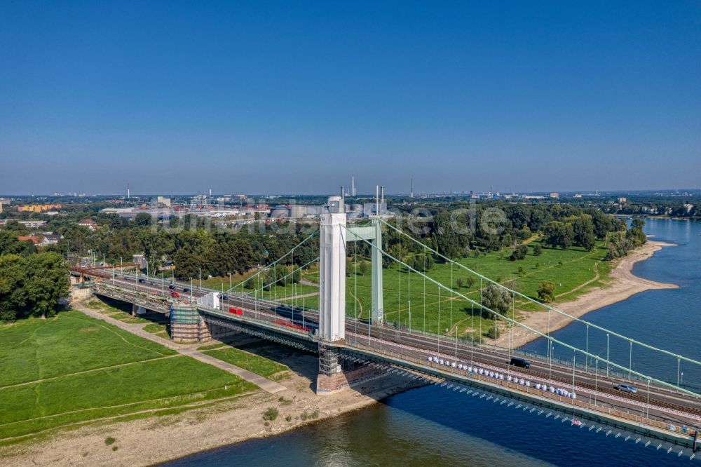 Leverkusen von oben - Baustelle zum Sanierung und Instandsetzung des Autobahn- Brückenbauwerk Leverkusener Rheinbrücke in Leverkusen im Bundesland Nordrhein-Westfalen, Deutschland