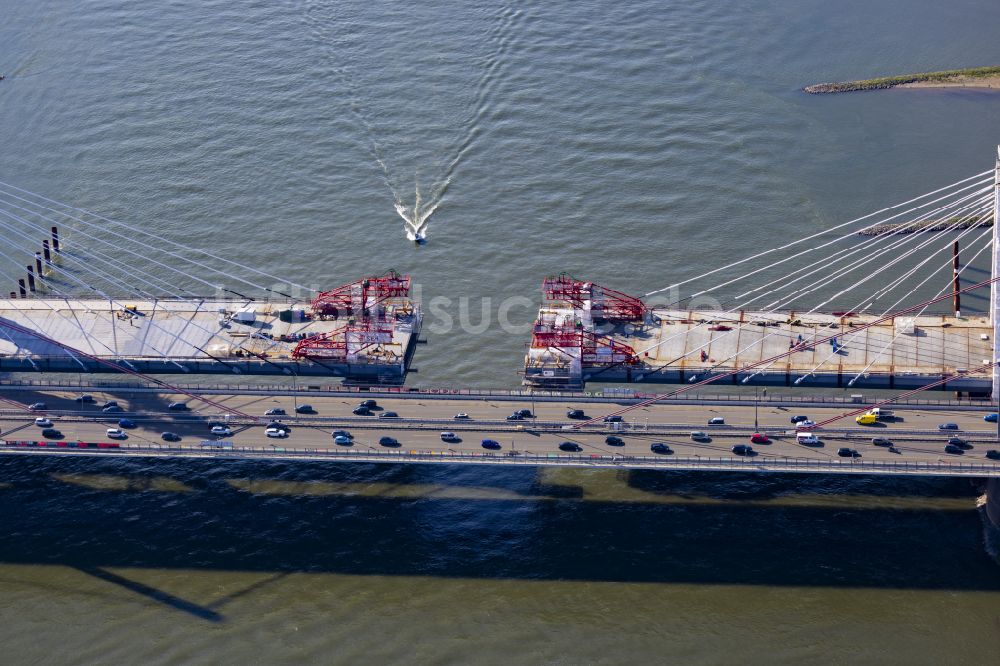 Luftbild Leverkusen - Baustelle zum Sanierung und Instandsetzung des Autobahn- Brückenbauwerk Leverkusener Rheinbrücke in Leverkusen im Bundesland Nordrhein-Westfalen, Deutschland