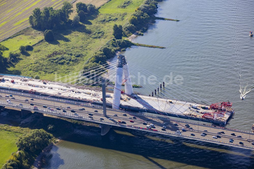 Leverkusen von oben - Baustelle zum Sanierung und Instandsetzung des Autobahn- Brückenbauwerk Leverkusener Rheinbrücke in Leverkusen im Bundesland Nordrhein-Westfalen, Deutschland