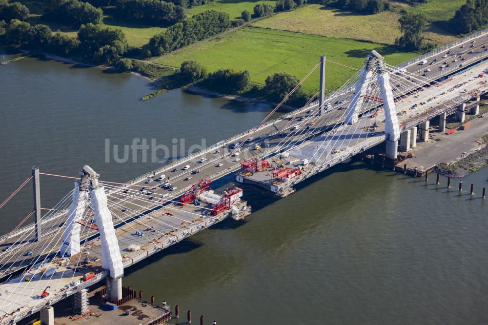 Leverkusen von oben - Baustelle zum Sanierung und Instandsetzung des Autobahn- Brückenbauwerk Leverkusener Rheinbrücke in Leverkusen im Bundesland Nordrhein-Westfalen, Deutschland