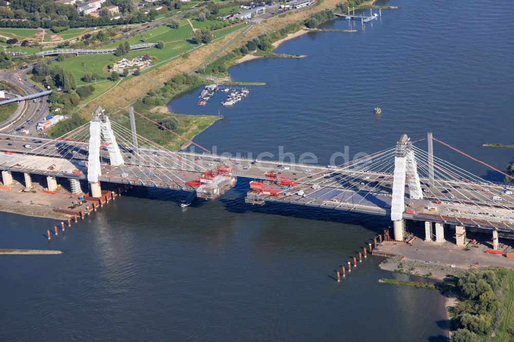 Luftaufnahme Leverkusen - Baustelle zum Sanierung und Instandsetzung des Autobahn- Brückenbauwerk Leverkusener Rheinbrücke in Leverkusen im Bundesland Nordrhein-Westfalen, Deutschland LEVERKUSEN