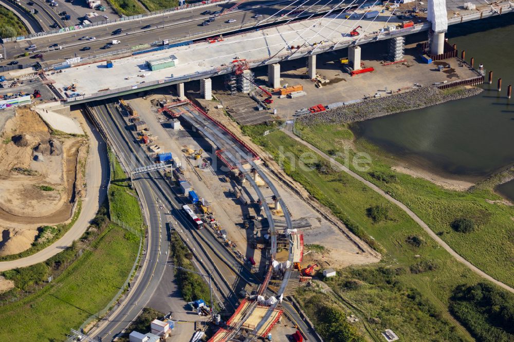 Luftaufnahme Leverkusen - Baustelle zum Sanierung und Instandsetzung des Autobahn- Brückenbauwerk Leverkusener Rheinbrücke in Leverkusen im Bundesland Nordrhein-Westfalen, Deutschland LEVERKUSEN