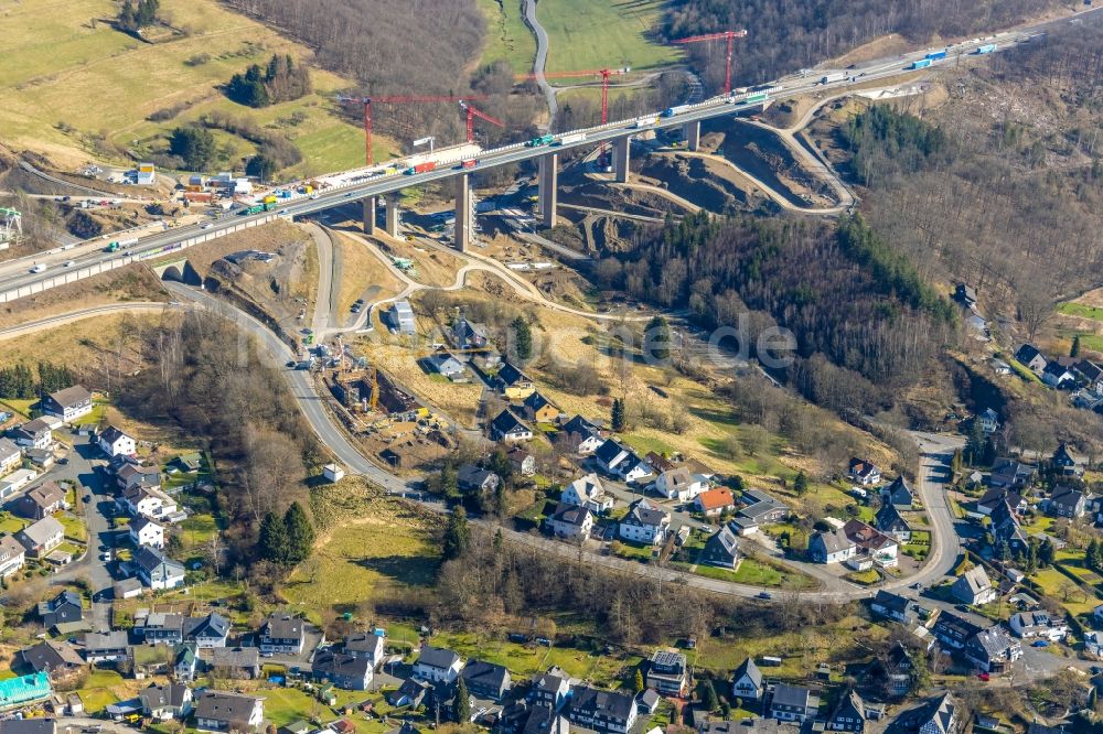 Luftbild Eisern - Baustelle zum Sanierung und Instandsetzung des Autobahn- Brückenbauwerk - Talbrücke BAB A45 in Eisern im Bundesland Nordrhein-Westfalen, Deutschland