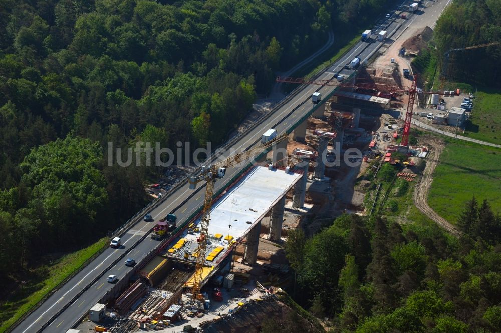 Burghaun aus der Vogelperspektive: Baustelle zum Sanierung und Instandsetzung des Autobahn- Brückenbauwerk Talbrücke Langenschwarz der BAB E45 - A7 im Ortsteil Großenmoor in Burghaun im Bundesland Hessen, Deutschland