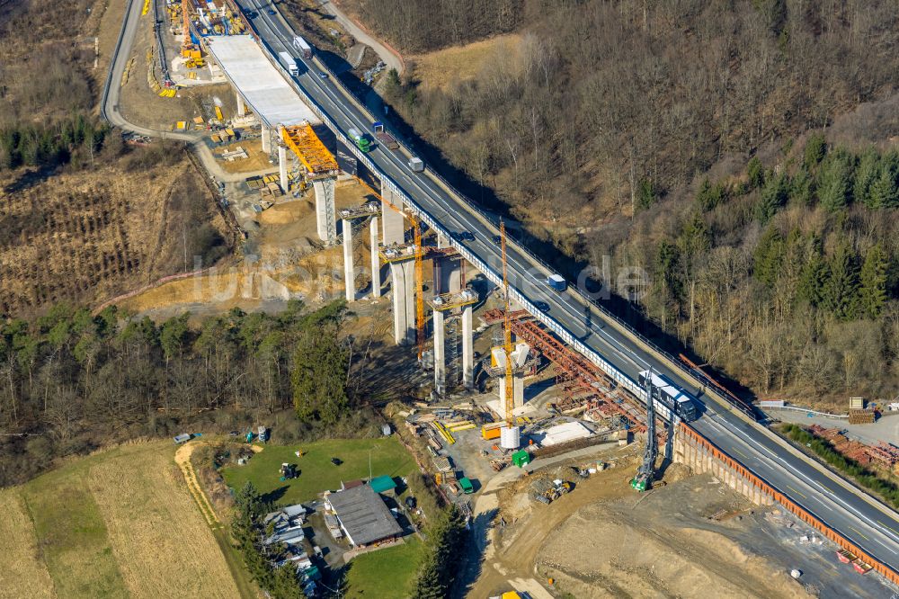 Ehringshausen aus der Vogelperspektive: Baustelle zum Sanierung und Instandsetzung des Autobahn- Brückenbauwerk Talbrücke Onsbach in Ehringshausen im Bundesland Hessen, Deutschland