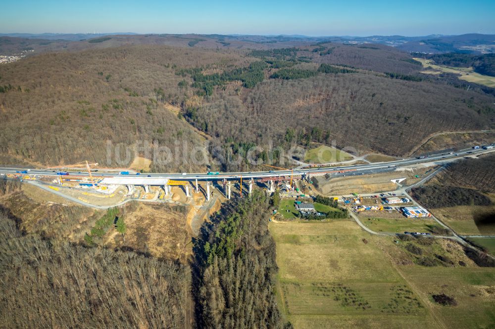 Luftaufnahme Ehringshausen - Baustelle zum Sanierung und Instandsetzung des Autobahn- Brückenbauwerk Talbrücke Onsbach in Ehringshausen im Bundesland Hessen, Deutschland