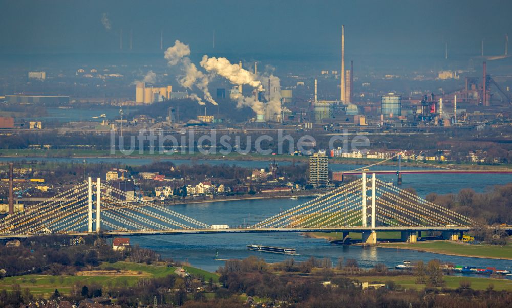 Luftbild Duisburg - Baustelle zum Sanierung und Instandsetzung der Autobahnbrücke BAB A40 Rheinbrücke Duisburg-Neuenkamp im Ortsteil Homberg in Duisburg im Bundesland Nordrhein-Westfalen, Deutschland