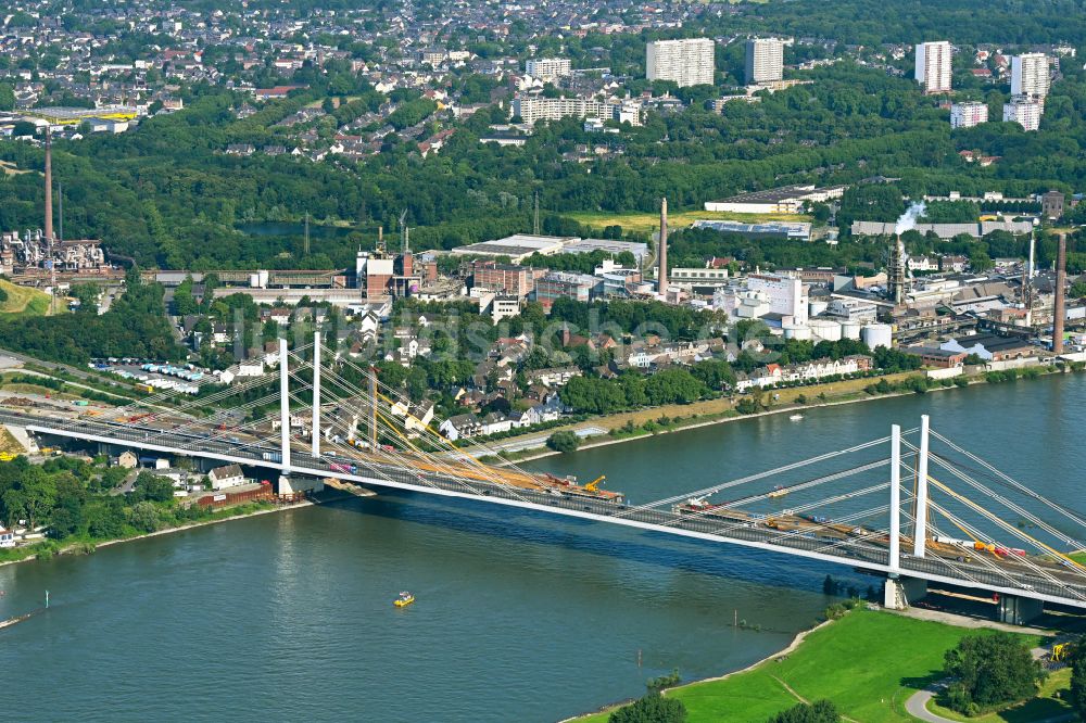 Luftaufnahme Duisburg - Baustelle zum Sanierung und Instandsetzung der Autobahnbrücke BAB A40 Rheinbrücke Duisburg-Neuenkamp im Ortsteil Homberg in Duisburg im Bundesland Nordrhein-Westfalen, Deutschland