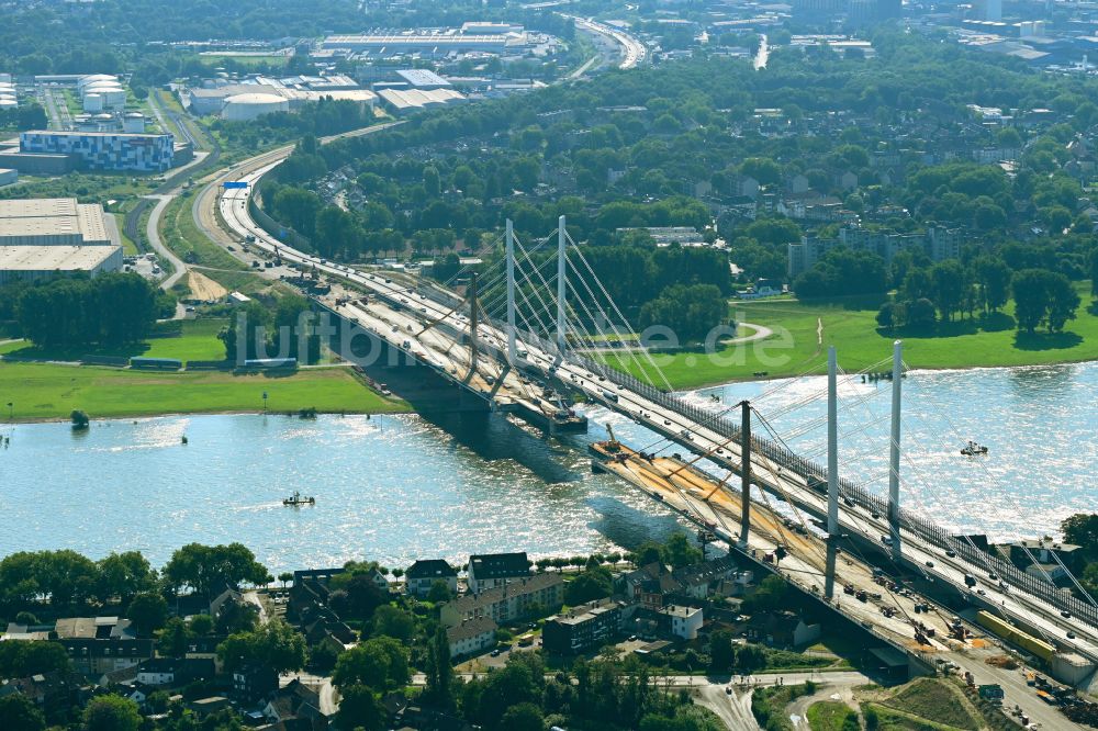 Luftbild Duisburg - Baustelle zum Sanierung und Instandsetzung der Autobahnbrücke BAB A40 Rheinbrücke Duisburg-Neuenkamp im Ortsteil Homberg in Duisburg im Bundesland Nordrhein-Westfalen, Deutschland