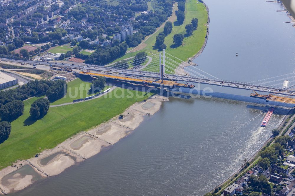 Luftbild Homberg - Baustelle zum Sanierung und Instandsetzung der Autobahnbrücke BAB A40 Rheinbrücke Duisburg-Neuenkamp im Ortsteil Homberg in Duisburg im Bundesland Nordrhein-Westfalen, Deutschland