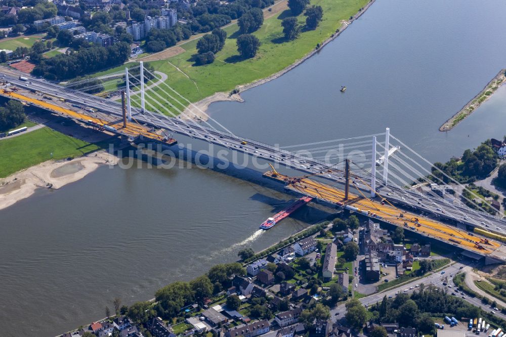 Luftaufnahme Homberg - Baustelle zum Sanierung und Instandsetzung der Autobahnbrücke BAB A40 Rheinbrücke Duisburg-Neuenkamp im Ortsteil Homberg in Duisburg im Bundesland Nordrhein-Westfalen, Deutschland