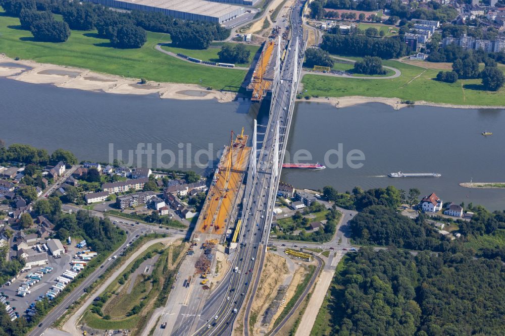 Luftbild Homberg - Baustelle zum Sanierung und Instandsetzung der Autobahnbrücke BAB A40 Rheinbrücke Duisburg-Neuenkamp im Ortsteil Homberg in Duisburg im Bundesland Nordrhein-Westfalen, Deutschland