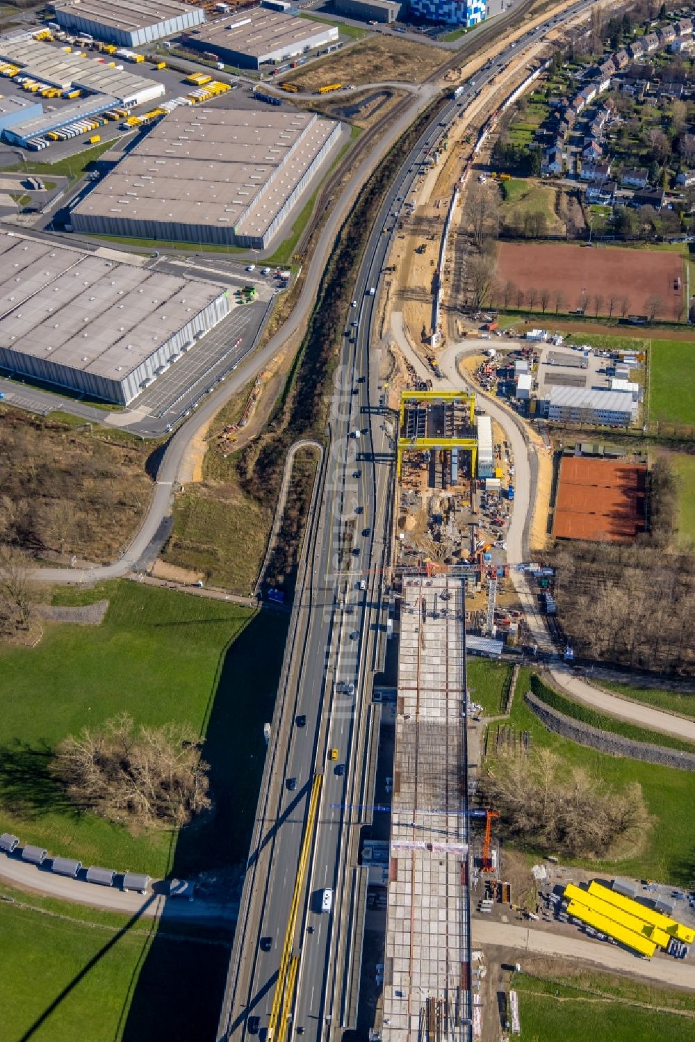 Luftbild Duisburg - Baustelle zum Sanierung und Instandsetzung des Autobahnbrücken BAB A40 Rheinbrücke Duisburg-Neuenkamp im Ortsteil Kasslerfeld in Duisburg im Bundesland Nordrhein-Westfalen, Deutschland