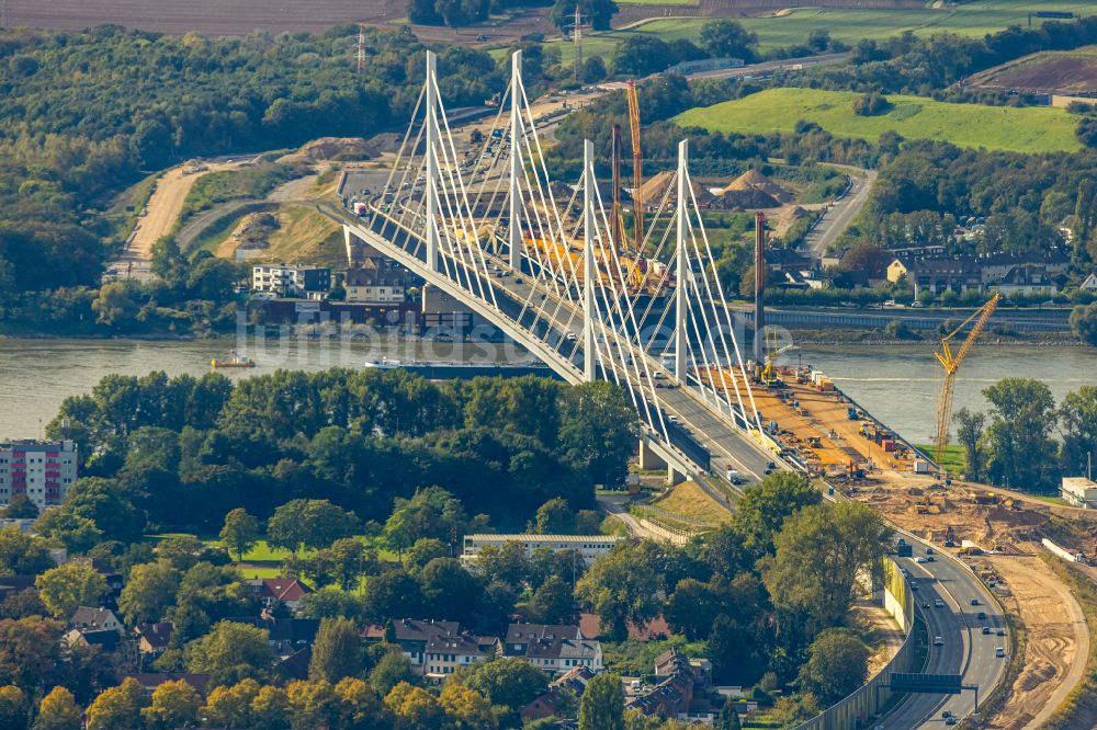 Luftbild Duisburg - Baustelle zum Sanierung und Instandsetzung des Autobahnbrücken BAB A40 Rheinbrücke Duisburg-Neuenkamp im Ortsteil Kasslerfeld in Duisburg im Bundesland Nordrhein-Westfalen, Deutschland