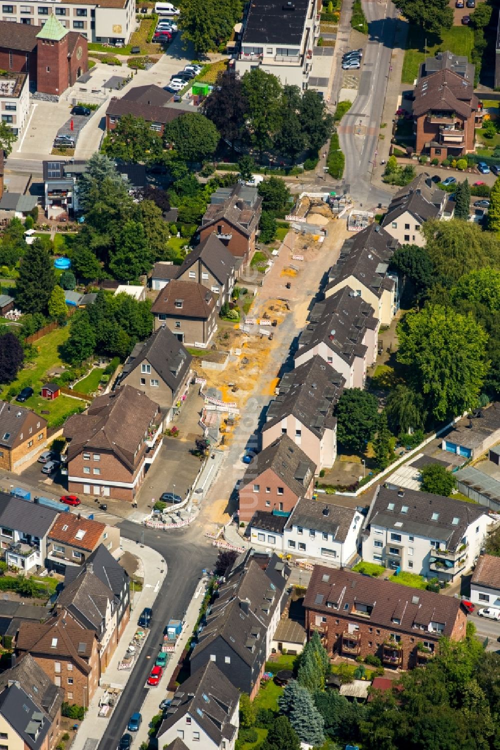 Bottrop von oben - Baustelle zum Straßenausbau Am Quellenbusch in Bottrop im Bundesland Nordrhein-Westfalen