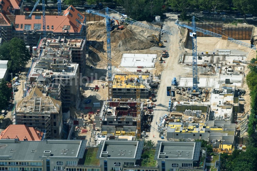 Berlin von oben - Baustelle zum Umbau und Ausbau des denkmalgeschützten Altbau- Gebäudes der AVILA Projektmanagement GmbH am Mariendorfer Weg im Ortsteil Neukölln in Berlin