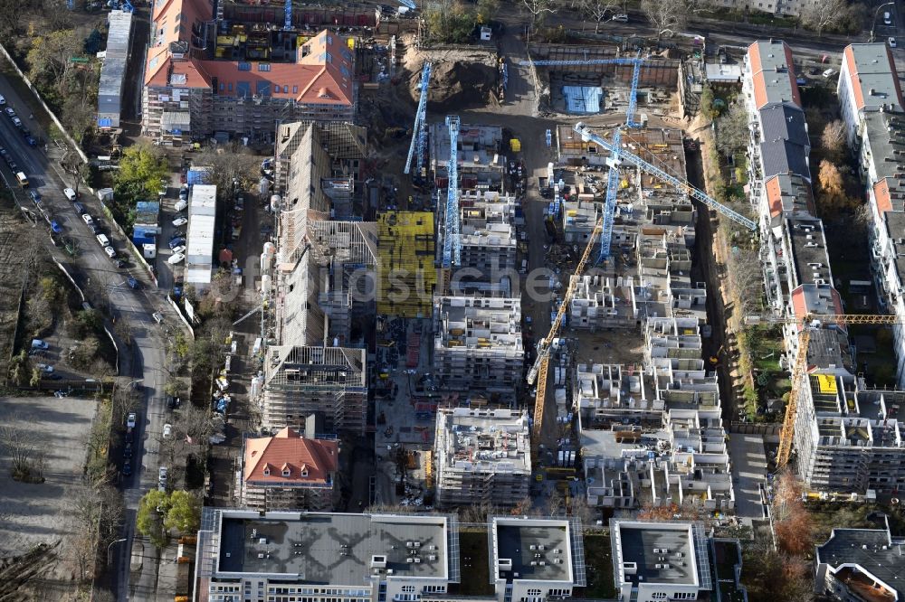 Berlin von oben - Baustelle zum Umbau und Ausbau des denkmalgeschützten Altbau- Gebäudes der AVILA Projektmanagement GmbH am Mariendorfer Weg im Ortsteil Neukölln in Berlin