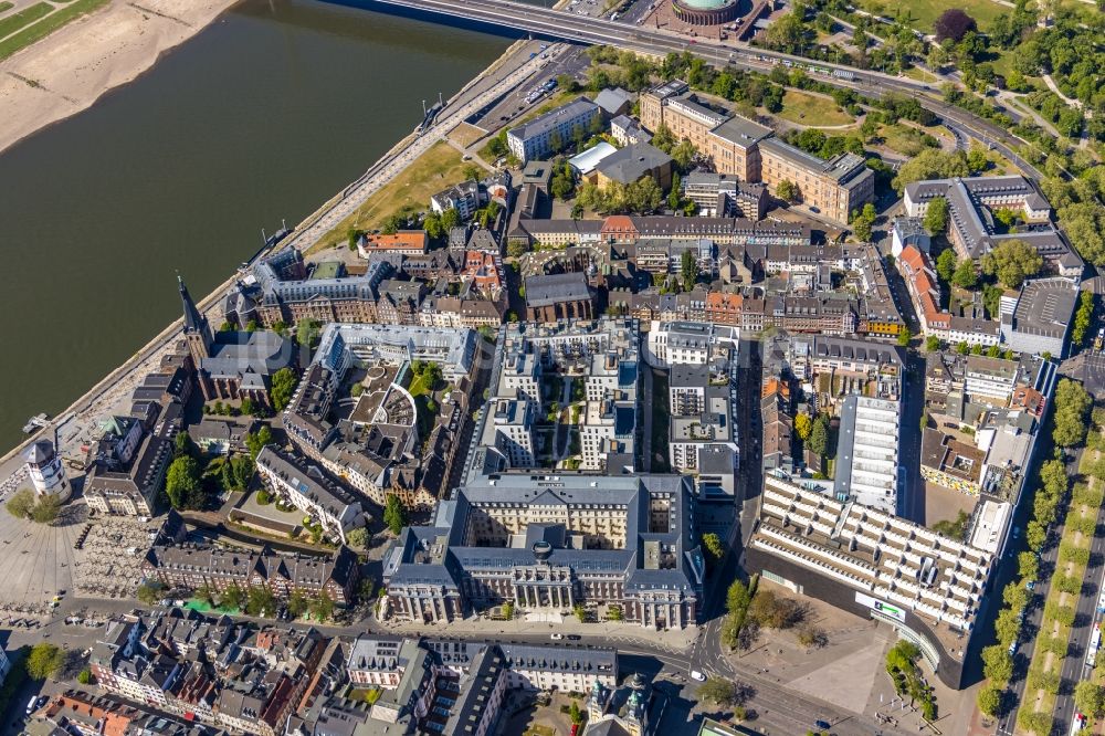 Luftbild Düsseldorf - Baustelle zum Umbau und Ausbau des denkmalgeschützten Altbau- Gebäudes des ehemaligen Amtsgerichtsgebäude an der Mühlenstraße in Düsseldorf im Bundesland Nordrhein-Westfalen